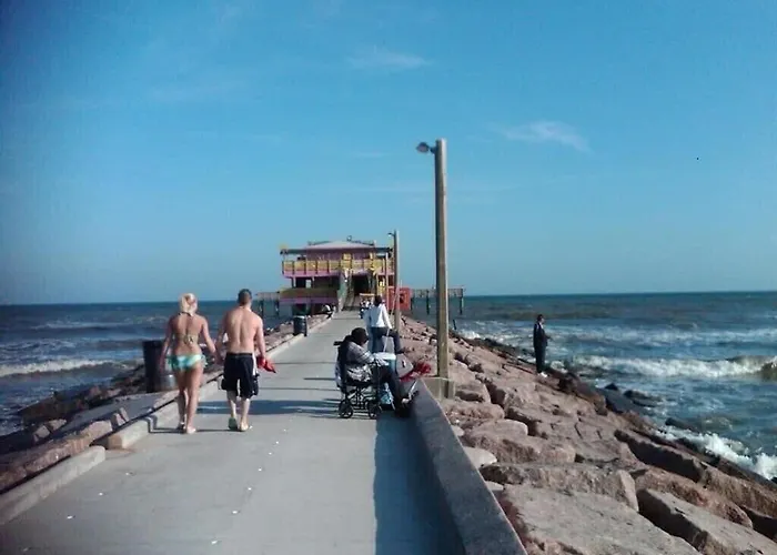 Sun Splashed Condo! Steps To Beach And 2 Pools Galveston Island