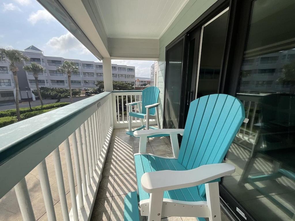 Sun Splashed Condo! Steps To And 2 Pools Island Appartement Galveston