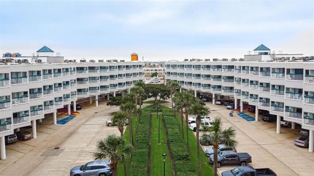 Sun Splashed Condo! Steps To And 2 Pools Island Appartement *