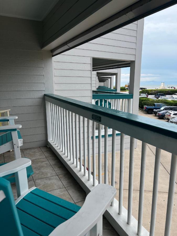 Sun Splashed Condo! Steps To And 2 Pools Island Galveston