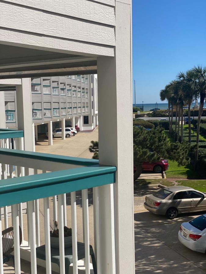 Sun Splashed Condo! Steps To And 2 Pools Island Appartement *