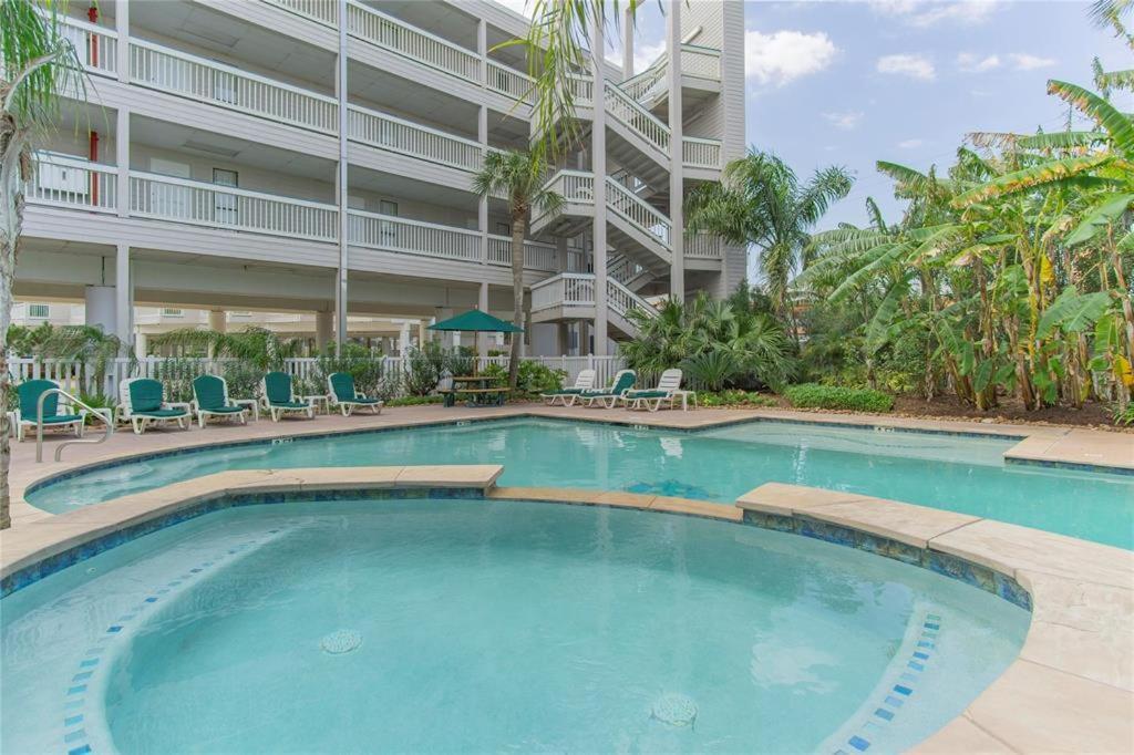 Appartement Sun Splashed Condo! Steps To And 2 Pools Island