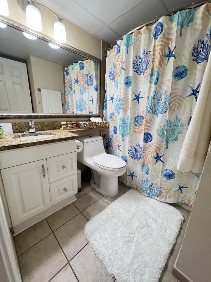 Sun Splashed Condo! Steps To And 2 Pools Island