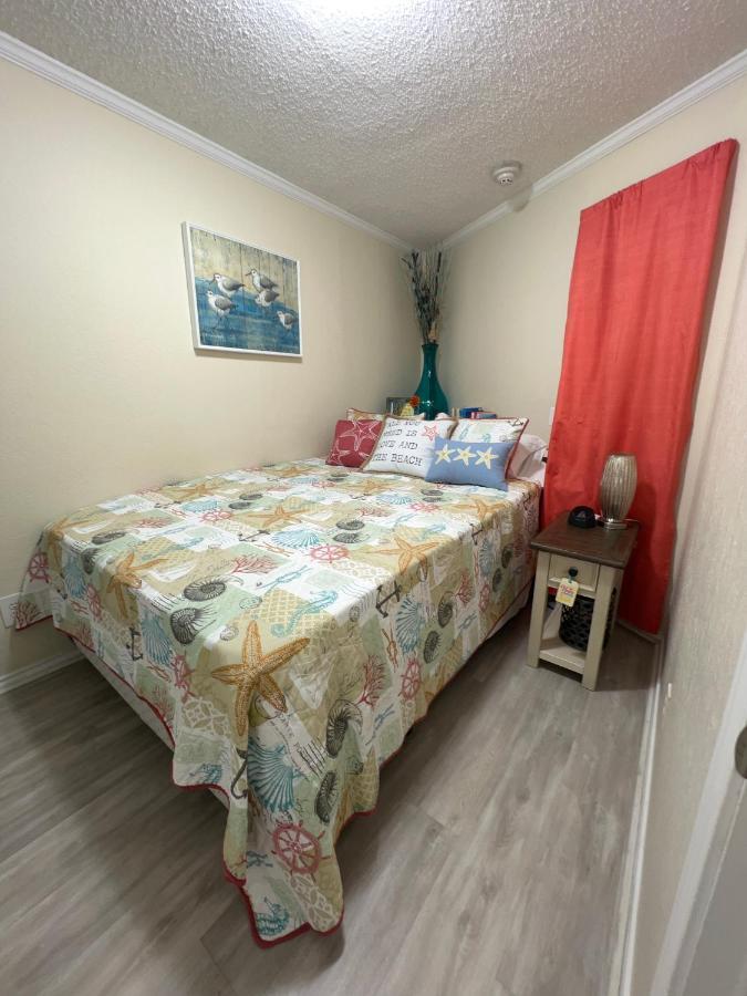Sun Splashed Condo! Steps To And 2 Pools Island * Galveston
